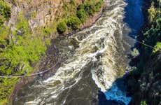 Tyrolienne au-dessus du fleuve Zambèze